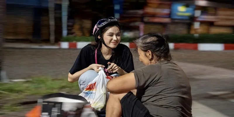 ABCVIP tặng quà cho người vô gia cư, lan tỏa tình yêu thương